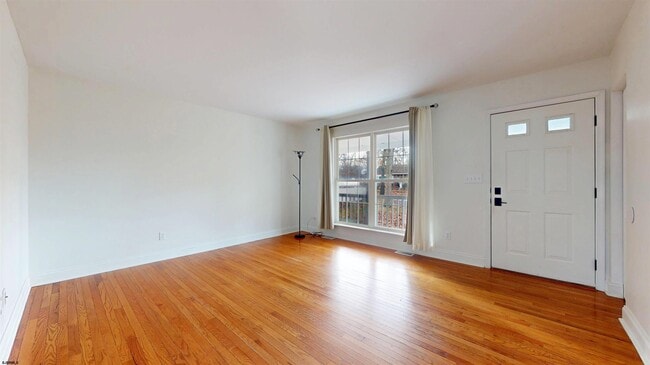 Building Photo - 450 Redwood Ave