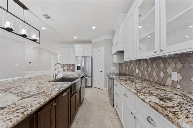 Building Photo - 13431 Hilton Head Dr