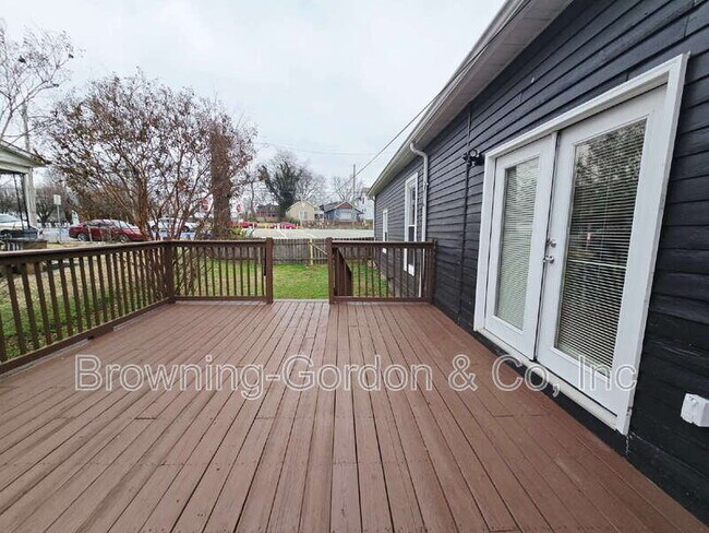 Building Photo - 1705 11th Ave N