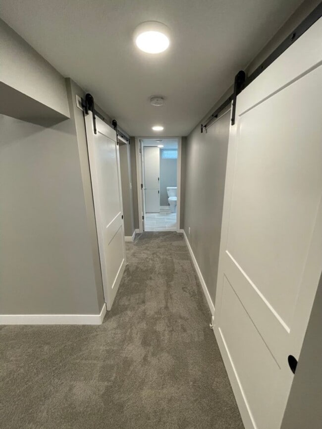 Building Photo - Updated, Modern, 4 Bed, 2 Bath, 3+Car Garage