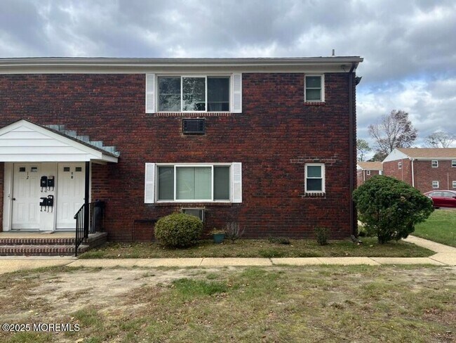 Building Photo - 10 Laurel Pl