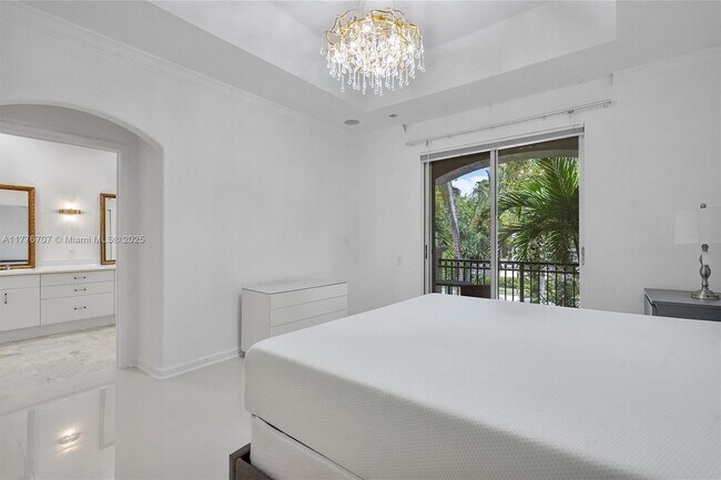Building Photo - 1382 Harbor View W