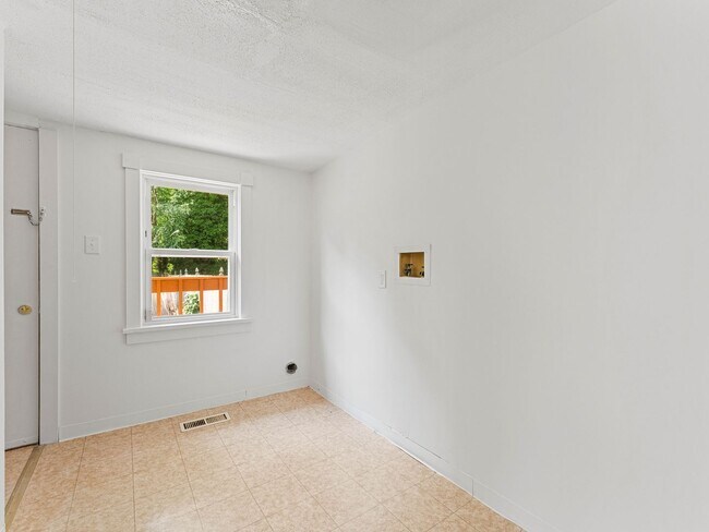 Building Photo - Beautifully Updated 3-Bedroom Home with Spacious Front Porch in Mount Holly