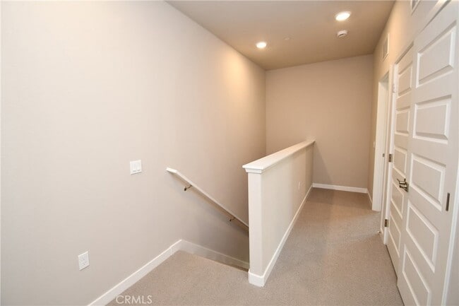 Building Photo - 1487 Skyline Ln