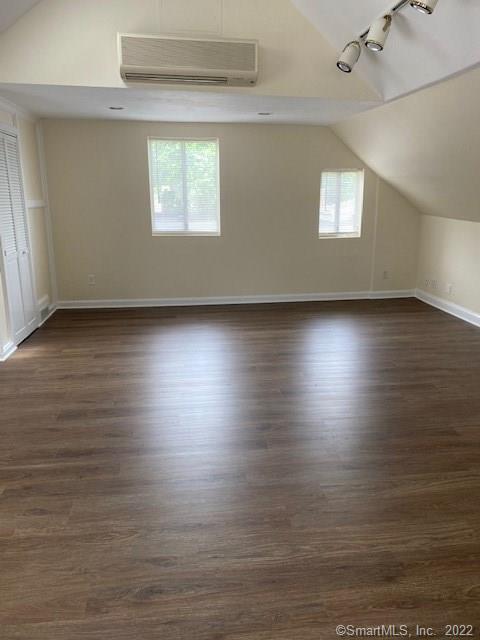 Building Photo - 537 Post Rd