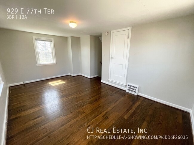 Building Photo - 929 E 77th Ter