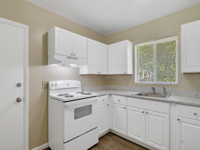 Building Photo - 7502 Pacific Ave