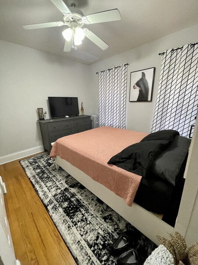Building Photo - 1 bedroom in Chicago IL 60657