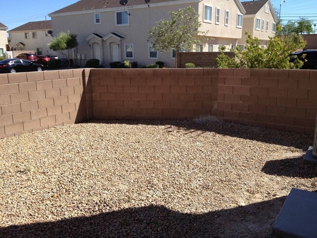Building Photo - Two Story townhouse with one car garage.