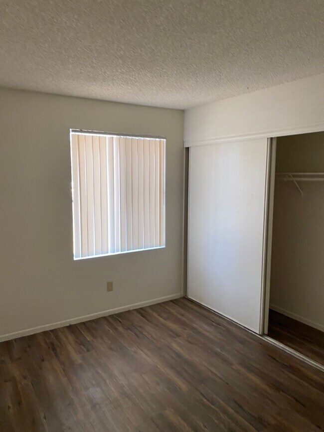 Building Photo - 5233 W Altadena Ave
