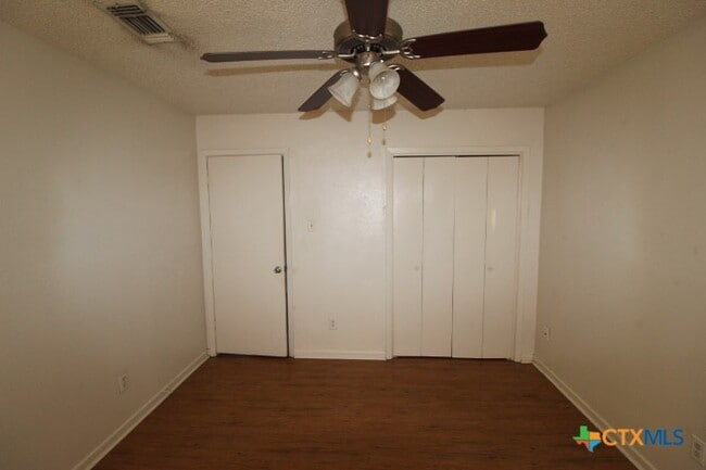Building Photo - 825 Michelle Dr