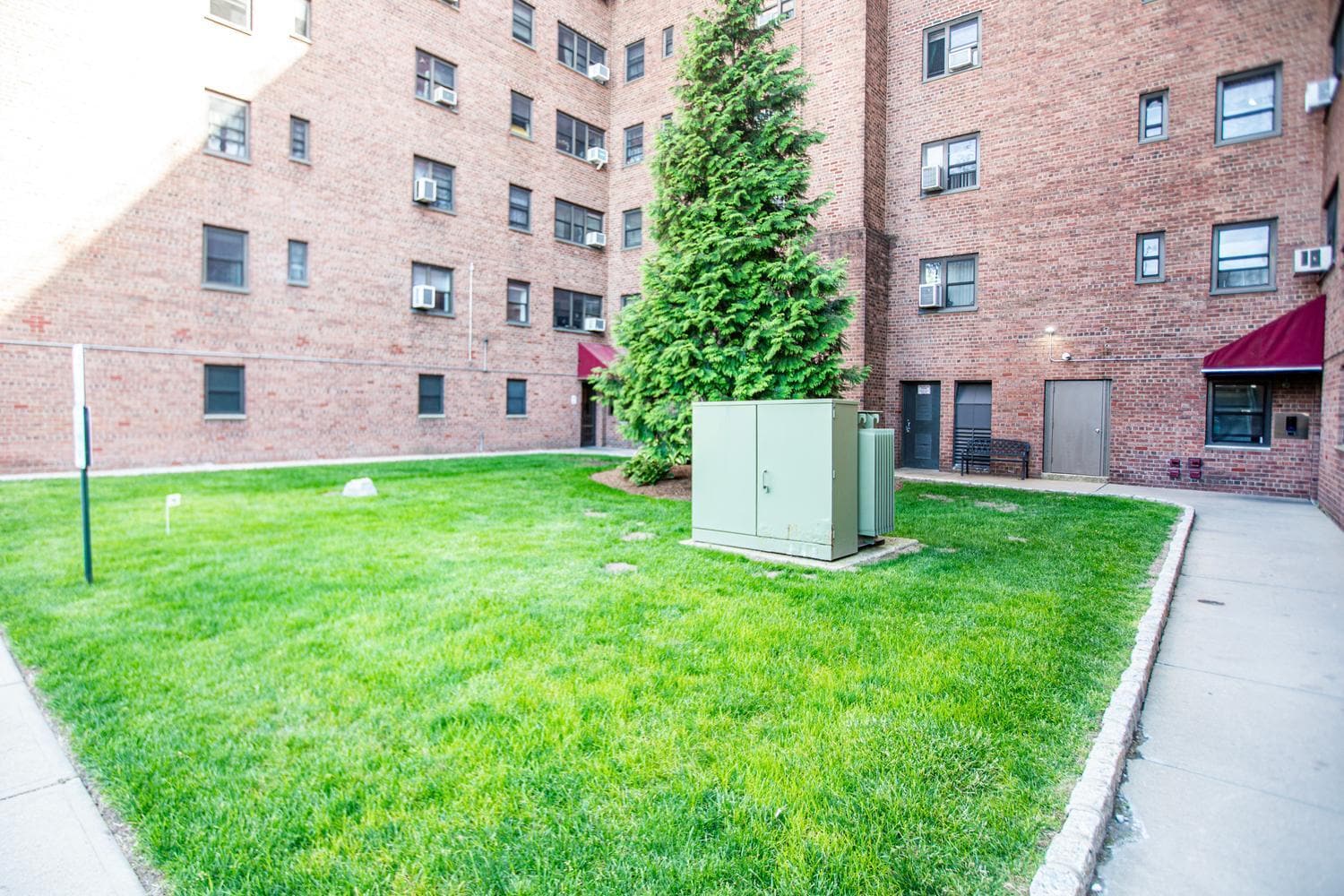Building Photo - 208 Anderson St