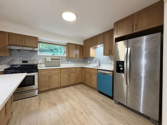 Building Photo - 487 Lowell Ave