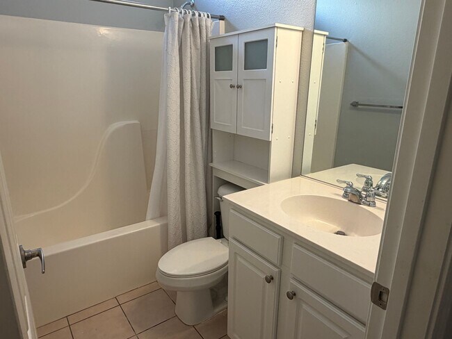 Building Photo - Beautiful Home in Sun City - Freshly Painted, New Flooring!