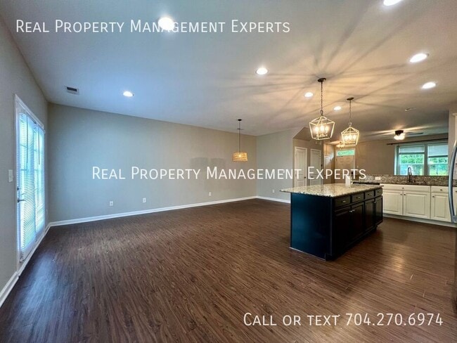Building Photo - 6564 Hasley Woods Dr