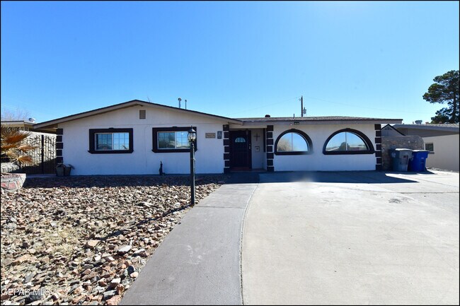 Building Photo - 415 Balboa Rd