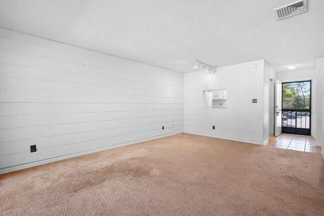 Building Photo - 2050 Oleander Blvd