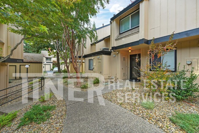 Building Photo - 9118 Madison Green Ln