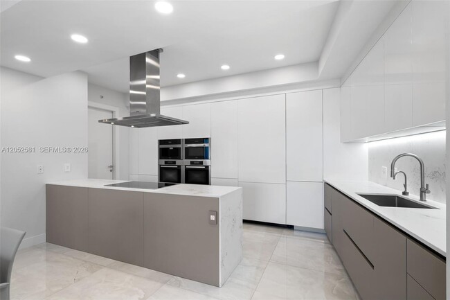 Building Photo - 18201 Collins Ave