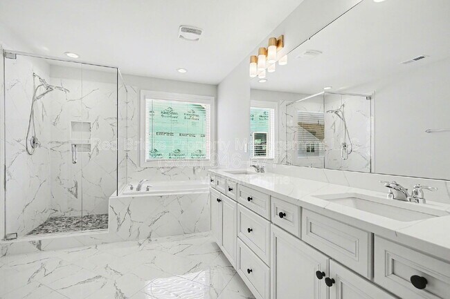 Building Photo - 4611 Tulle Dr