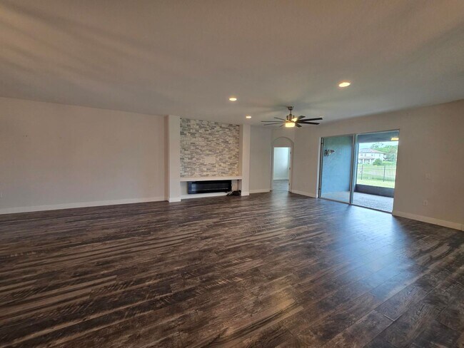 Building Photo - Gorgeous 4-Bedroom, 3-Bathroom Home in Providence