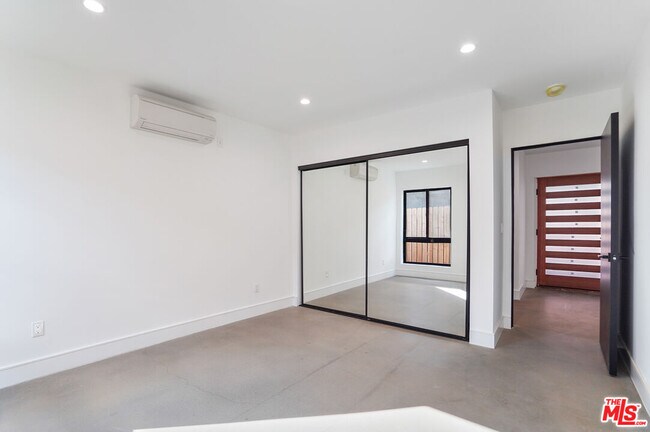 Building Photo - 6236 Sale Ave