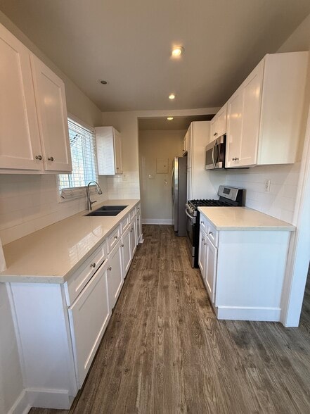 Building Photo - 5313 S Manhattan Pl