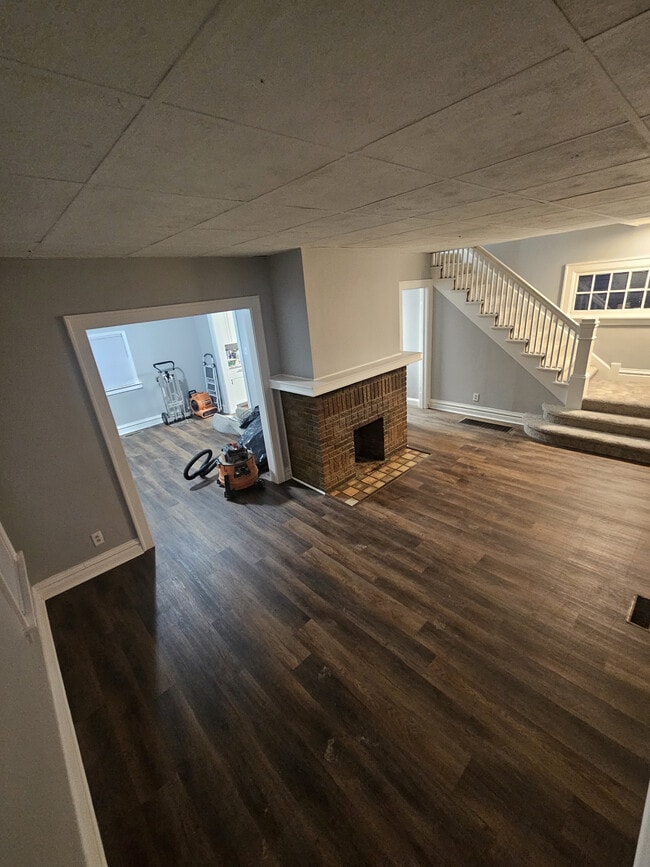 Building Photo - 1308 Loretta Ave