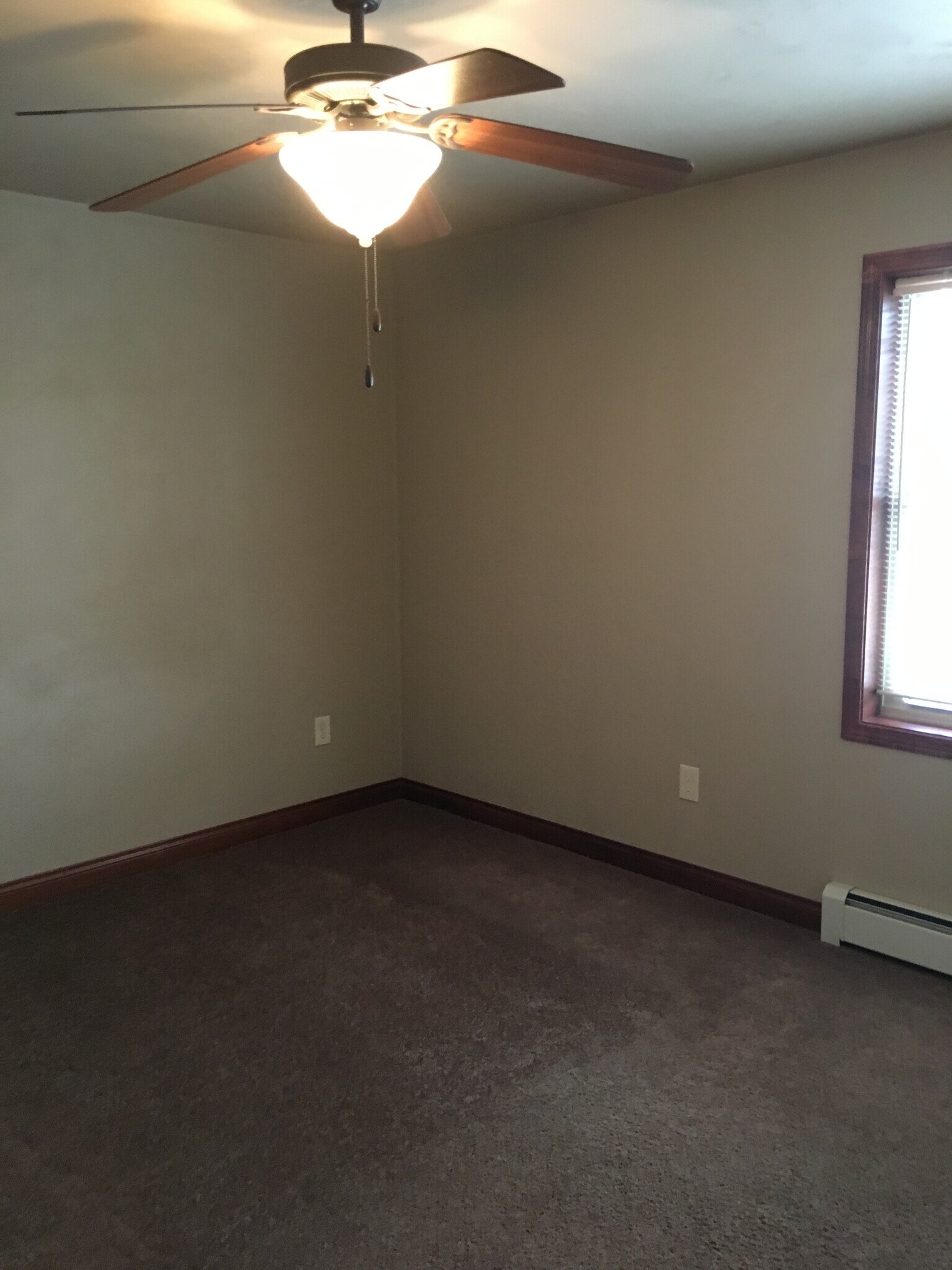 Building Photo - 3115 W Glenpark Dr