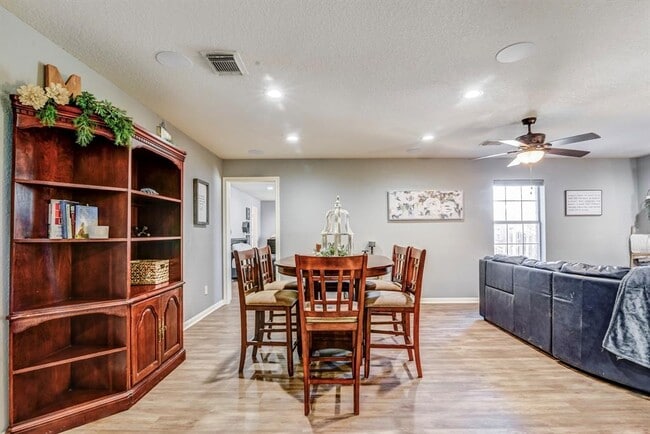 Building Photo - 2409 Daytona Ct