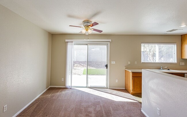 Building Photo - 4 Bedroom home located in Silverado Ranch