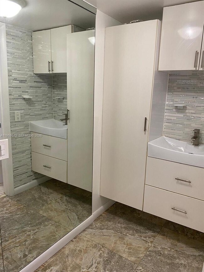 Building Photo - 820 NW 87th Ave