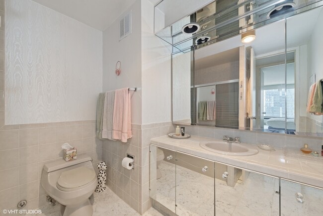 Building Photo - 505 N Lake Shore Dr