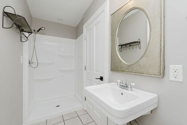 Building Photo - Elegant Updated Meridian-Kessler Home on E...