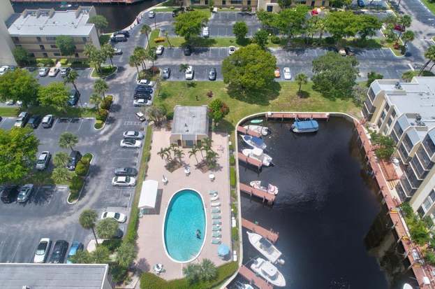 Building Photo - 14 Royal Palm Way