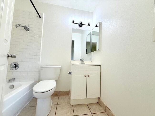 Building Photo - Fantastic Renovated 2 story - 2 bed + 1 ba...