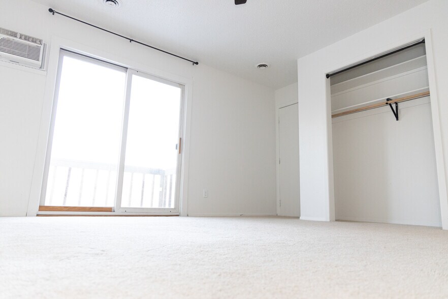 Building Photo - 711 S Phillips Ave