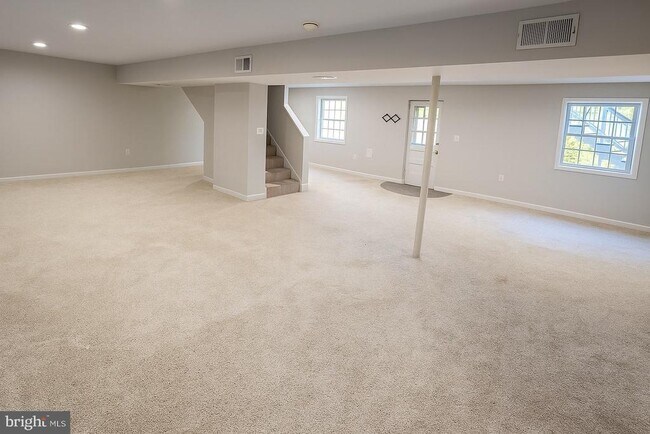 Building Photo - 3910 Canterbury Way