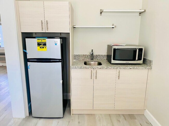 Building Photo - Spacious Studio Apartment Available in the Heart of La Jolla!