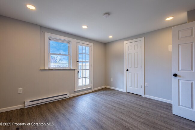 Building Photo - 601 Clay Ave
