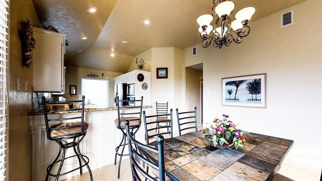 Building Photo - 909 Rancho Caribe Dr