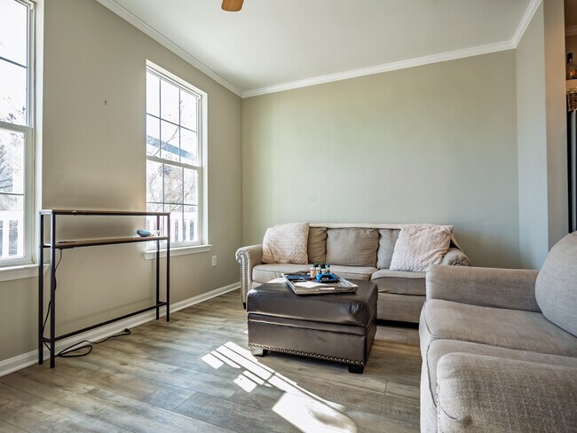 Building Photo - Rowandale