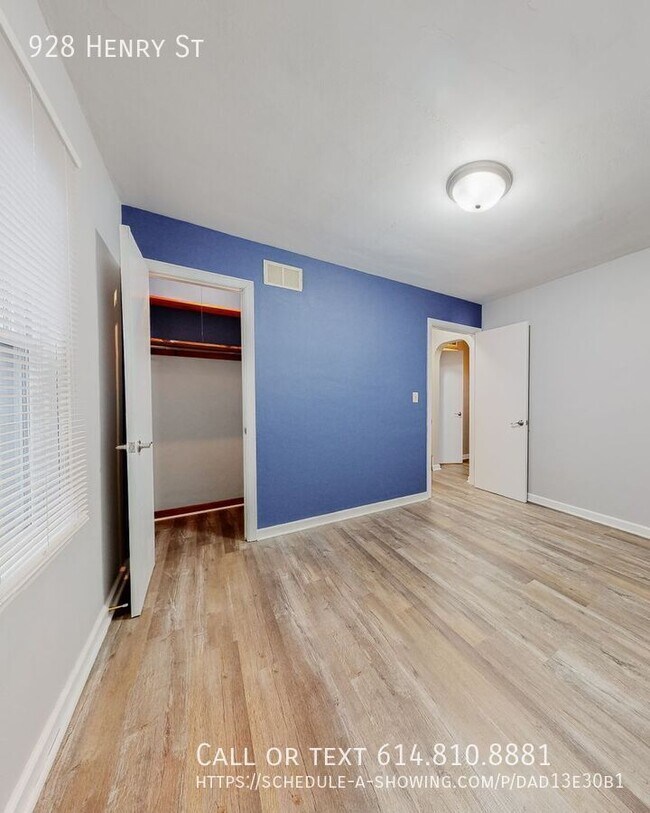 Building Photo - 928 Henry St