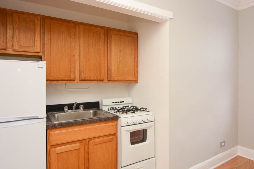 Building Photo - 3824 N Fremont