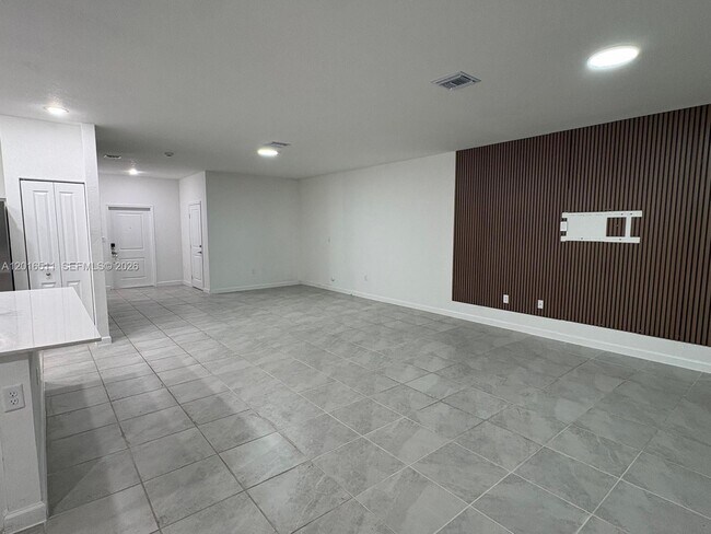 Building Photo - 18600 SW 136th Ct