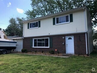 Building Photo - 11 Southwind Dr