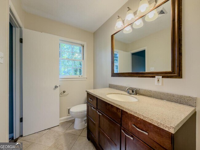 Building Photo - 518 Barbashela Cir