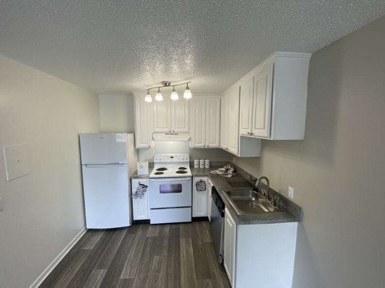 Building Photo - 1005 Hickory Hill Ln