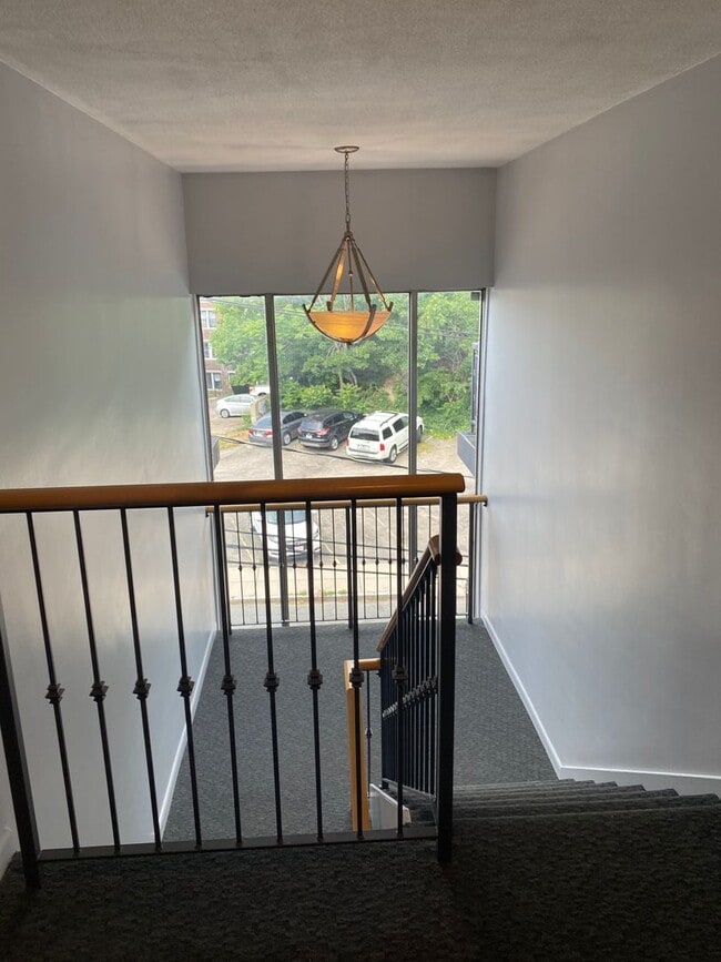 Building Photo - 1 Bedroom Brighton Apartment on MBTA/Green Line