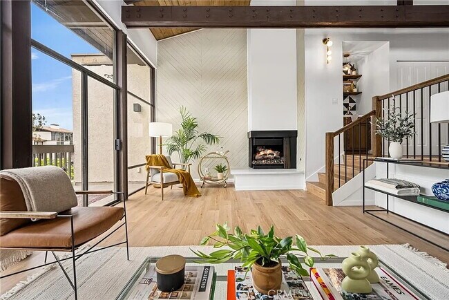 Building Photo - "Chic Marina Pacifica Retreat: 1-Bedroom G...